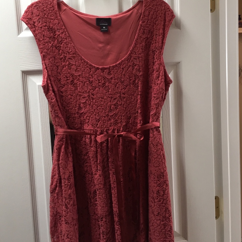 Oh baby by Motherhood lace dress